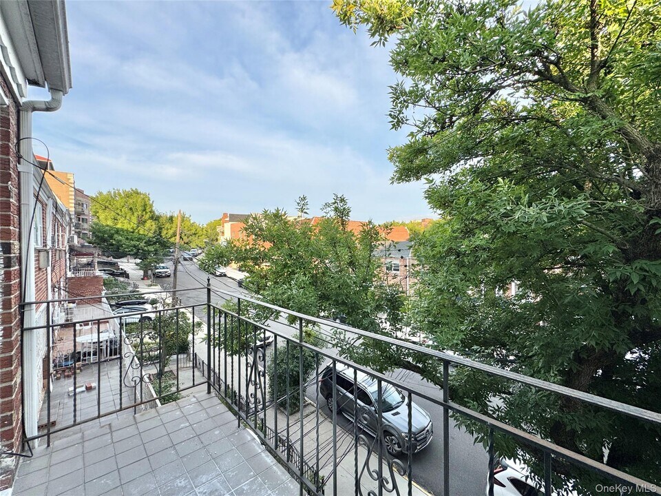 88-11 53rd Ave in Queens, NY - Building Photo