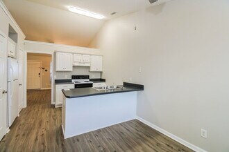 720 Dellwood Dr in Smyrna, TN - Foto de edificio - Building Photo