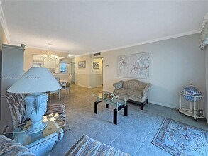 3505 NW 48th Ave in Lauderdale Lakes, FL - Building Photo - Building Photo