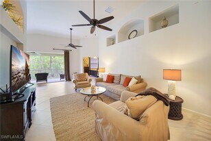 6641 Alden Woods Cir in Naples, FL - Building Photo