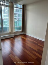 33 Elm Dr W in Mississauga, ON - Building Photo - Building Photo