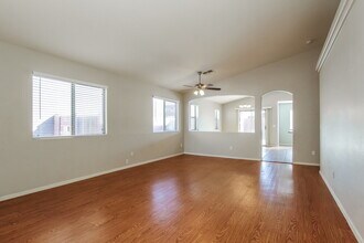 3329 W Wayland Dr in Phoenix, AZ - Building Photo - Building Photo