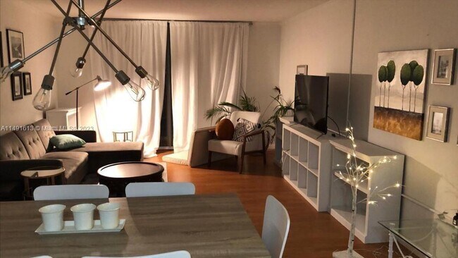 7118 Bonita Dr-Unit -04 in Miami Beach, FL - Building Photo - Building Photo