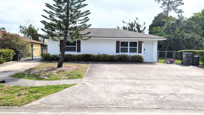 property at 9062 W Highland Pines Blvd