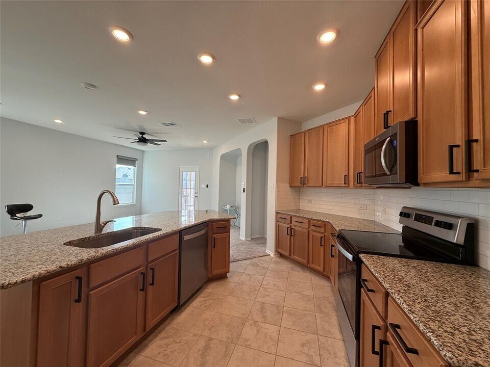 216 Bougainvillea Lp in Georgetown, TX - Building Photo