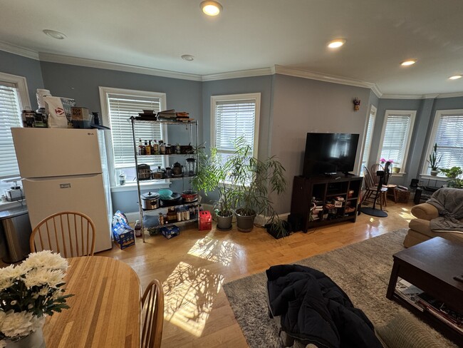 15 Orchard St, Unit 1 in Cambridge, MA - Building Photo - Building Photo