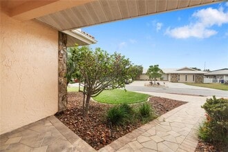 5008 S Shore Dr in New Port Richey, FL - Foto de edificio - Building Photo