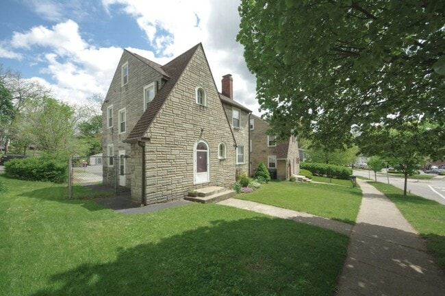 723 S Allen St in State College, PA - Building Photo - Building Photo