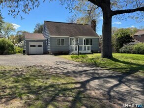 52 Maple Ave in North Haven, CT - Building Photo - Building Photo