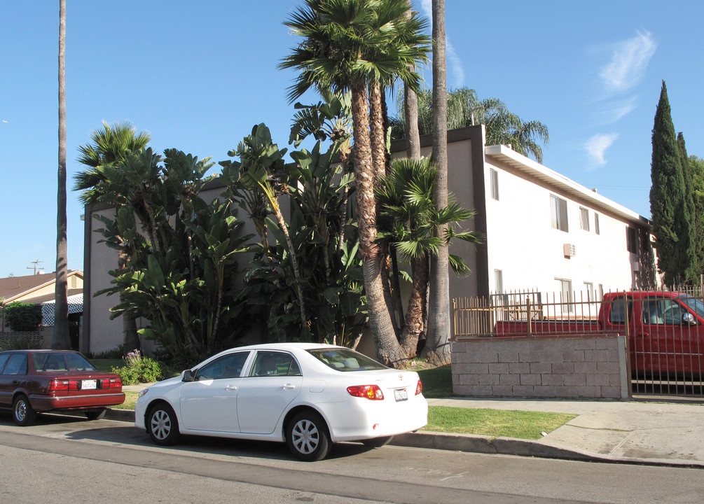 14919 Hartland St in Van Nuys, CA - Building Photo