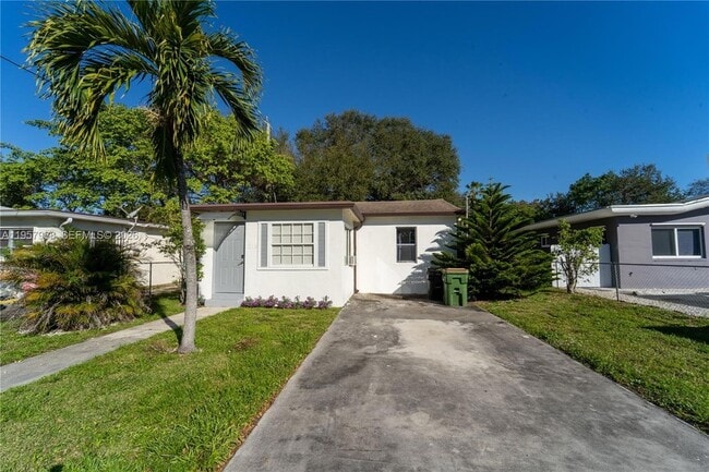 1215 NE 127th St, Unit 3 in North Miami, FL - Building Photo - Building Photo