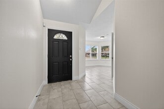 10706 Lazy Meadows Dr in Houston, TX - Building Photo - Building Photo