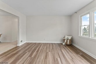 19 Wright Ct in Bloomfield, NJ - Building Photo - Building Photo