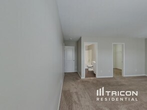 1621 Bridgecreek Crossing in Greenwood, IN - Building Photo - Building Photo