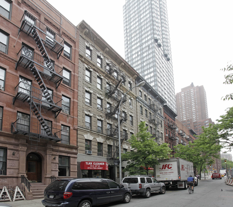 316 E 93rd St in New York, NY - Building Photo