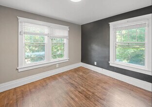 1412 Cambridge Rd in Ann Arbor, MI - Foto de edificio - Building Photo