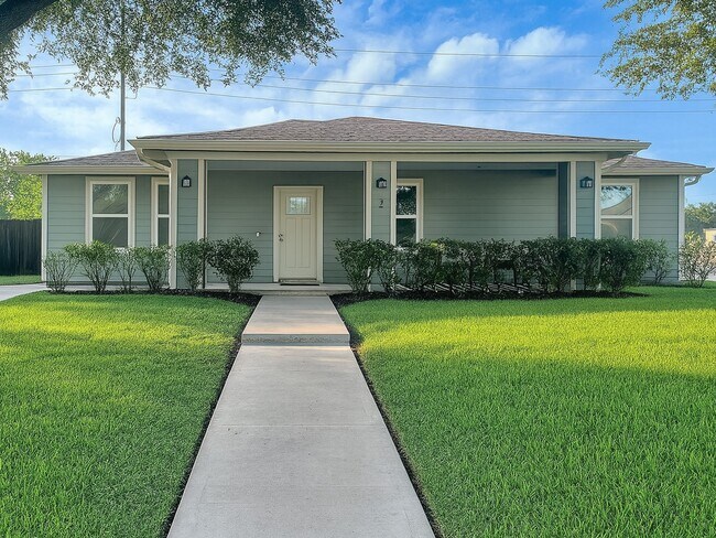 2 Becca Ct in Brookshire, TX - Building Photo - Building Photo