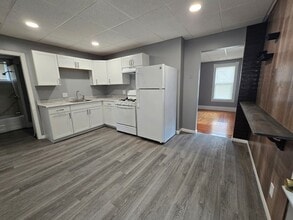 201 Wilder St, Unit 201-4 in Lowell, MA - Building Photo - Building Photo