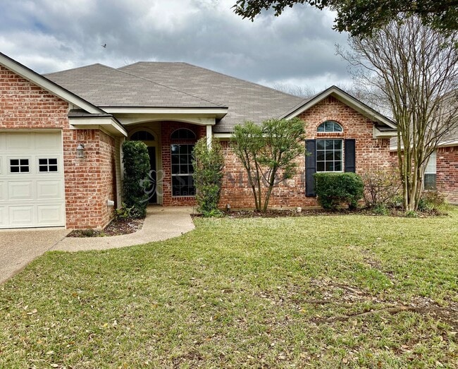 property at 3004 Comanche Trail