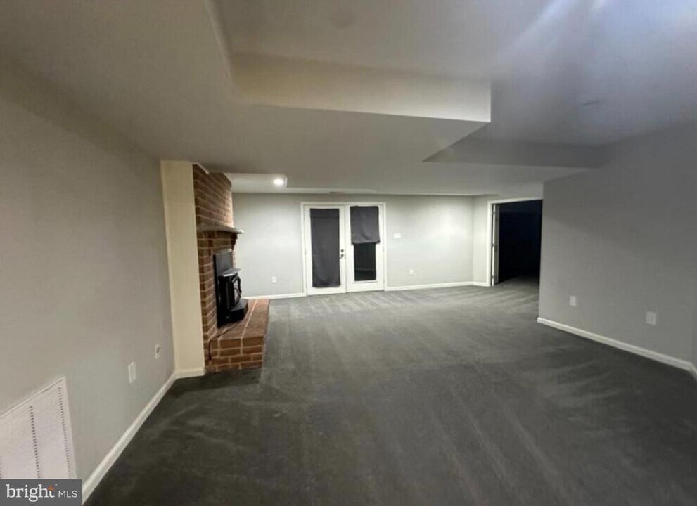 13216 Chestnut Oak Dr in Gaithersburg, MD - Building Photo