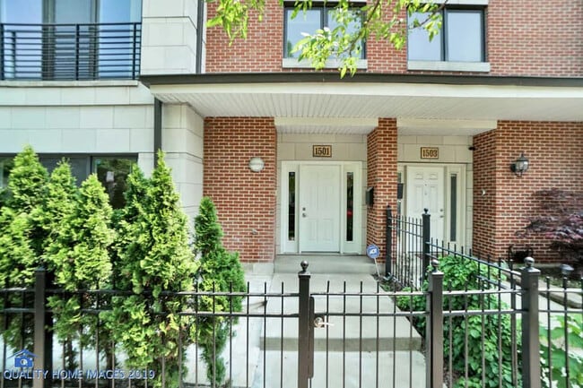 property at 1501 S Prairie Ave