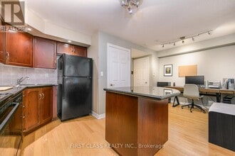 270 Wellington St W in Toronto, ON - Building Photo - Building Photo