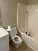 6935 Old Valley School Rd in Kernersville, NC - Foto de edificio - Building Photo