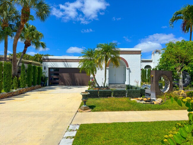 6590 Fountains Cir in Greenacres, FL - Building Photo - Building Photo