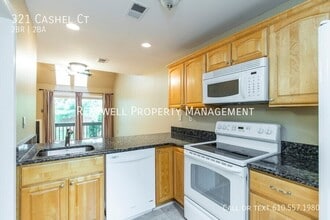 321 Cashel Ct in Aston, PA - Building Photo - Building Photo