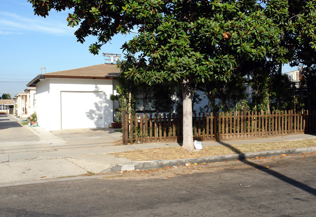 949 N Cedar St in Inglewood, CA - Building Photo - Building Photo