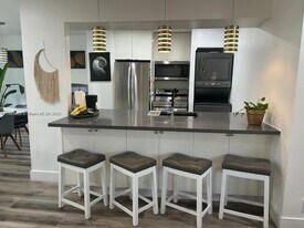365 SW 86th Ave in Pembroke Pines, FL - Building Photo