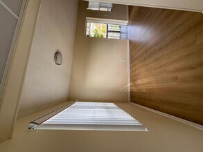 241 Sheffield J in West Palm Beach, FL - Foto de edificio - Building Photo