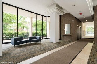 1400 E 55th Pl, Unit 516S in Chicago, IL - Foto de edificio - Building Photo