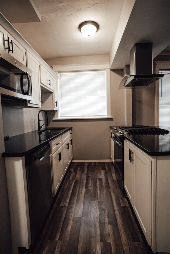 4974 Chippewa St, Unit 4976 1W Chippewa St in St. Louis, MO - Building Photo - Building Photo