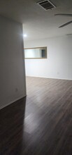 2329 Briarwest Blvd in Houston, TX - Foto de edificio - Building Photo