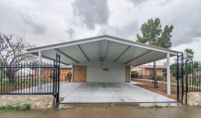 property at 5132 Round Rock Dr