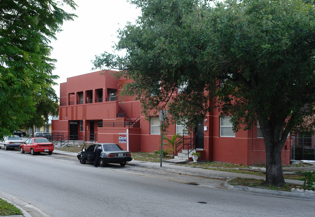 835 SW 8th Ave in Miami, FL - Building Photo