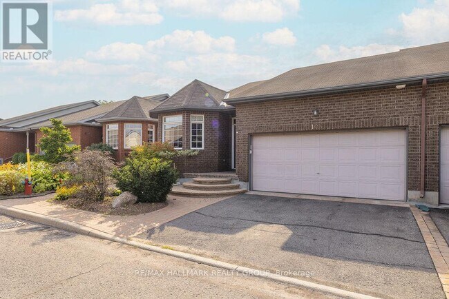 104 Bartlett Private in Ottawa, ON - Building Photo - Building Photo
