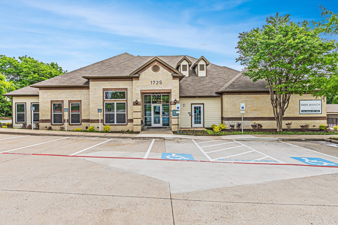 Park Manor 55+ Apartments in Sherman, TX - Foto de edificio