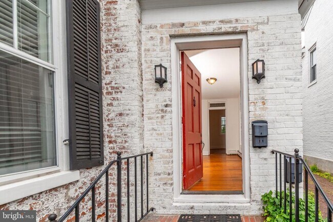 1 N Union St in Lambertville, NJ - Building Photo - Building Photo