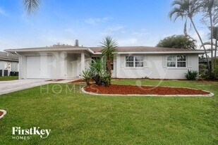 331 SE 46th Ln in Cape Coral, FL - Building Photo