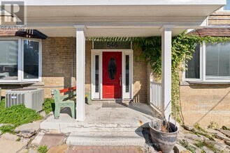 546 Eglinton Ave E in Toronto, ON - Building Photo - Building Photo