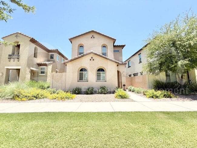 property at 3726 E Dogwood Dr