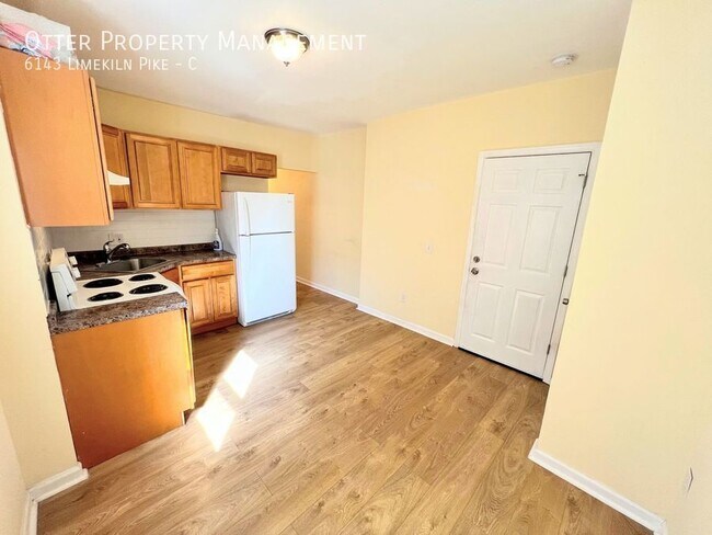 6143 Limekiln Pike in Philadelphia, PA - Building Photo - Building Photo