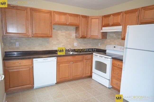 138 Marginal St, Unit 2 in Boston, MA - Foto de edificio - Building Photo