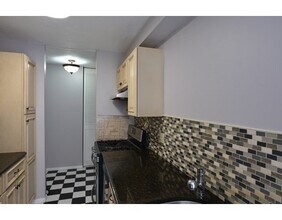 4 Shrewsbury Green Dr-Unit -C in Shrewsbury, MA - Foto de edificio - Building Photo