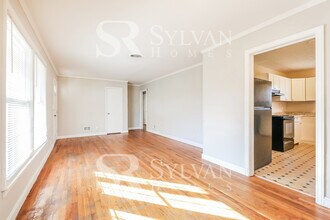 1119 E Lee Rd in Taylors, SC - Building Photo - Building Photo