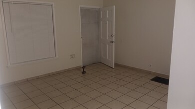1000 E 59th St in Long Beach, CA - Building Photo - Building Photo