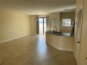 346 NE 194th Terrace, Unit 2 in Miami, FL - Building Photo - Building Photo