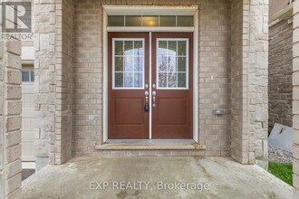 556 Boyd Ln in Milton, ON - Building Photo - Building Photo